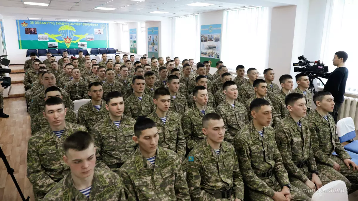 Какие варианты военной службы выбирает молодежь Казахстана в 2026