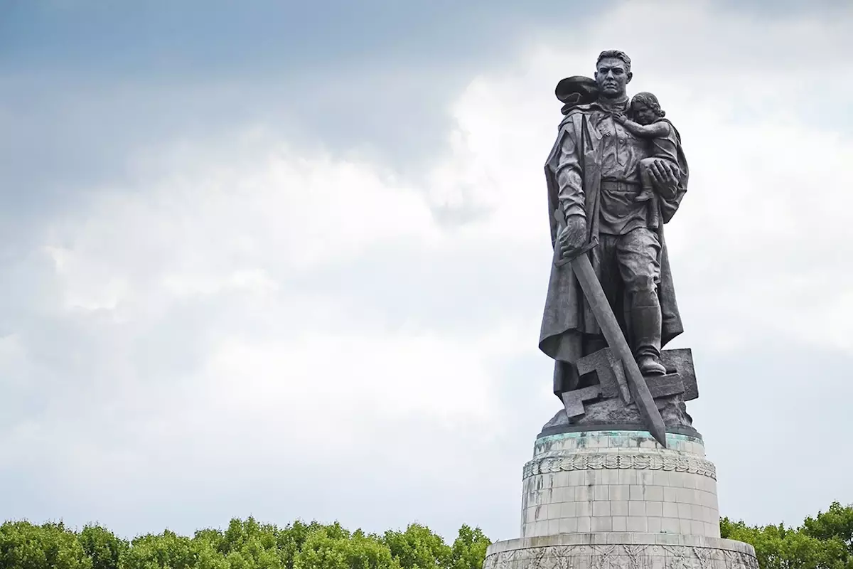 В Берлине запретили советскую символику 8 и 9 мая