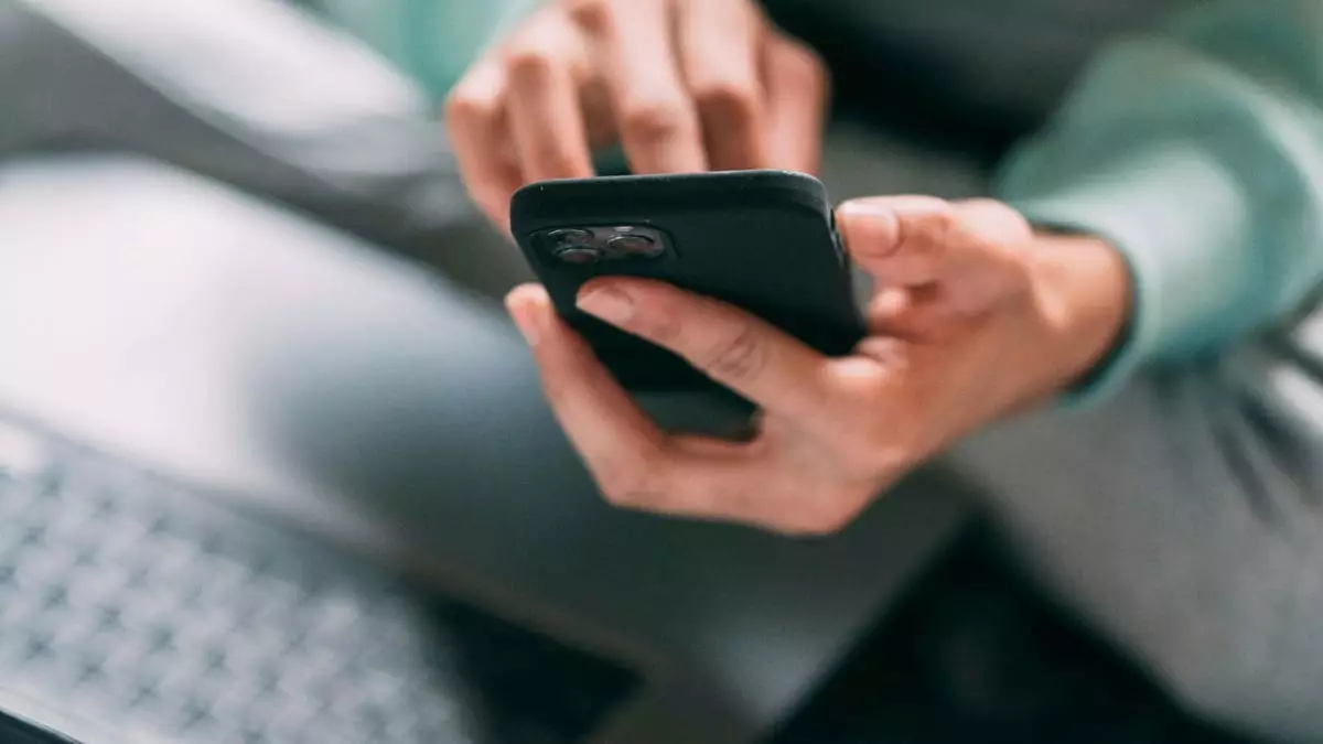 Мошенничество с подменой SIM-карты опустошило банковский счет жительницы Флориды за считанные минуты.