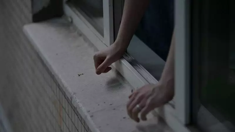В Алматы студент выпал из окна девятого этажа после сессии