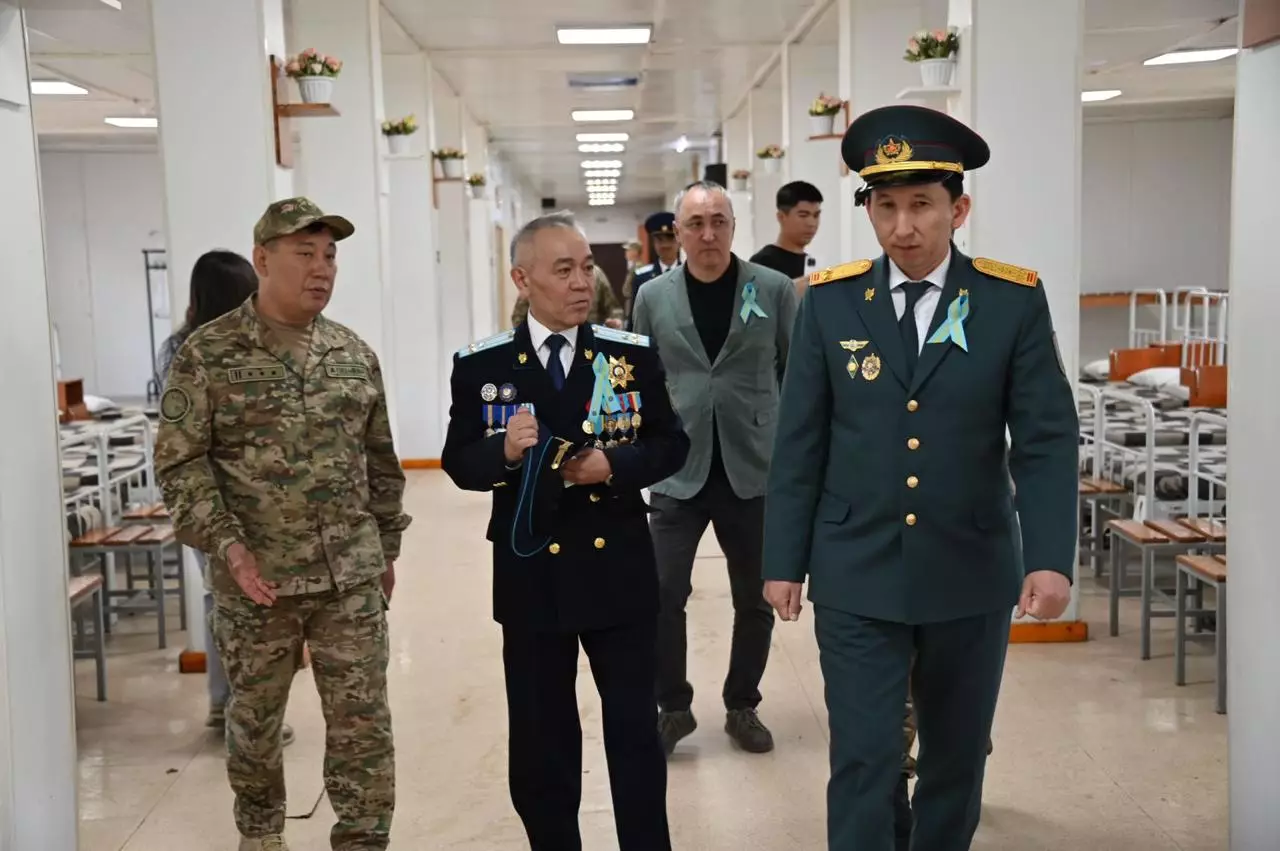 Военные прокуроры провели профилактические встречи с военнослужащими