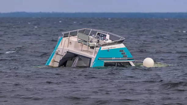 Сухогруз ушёл под воду у острова Андрос