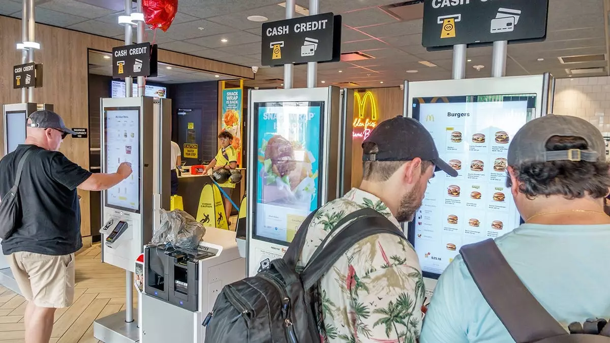 Американцы возмущены ценой в $2.50 на McDouble в McDonald's, заявляя, что фастфуд больше не является дешёвым.