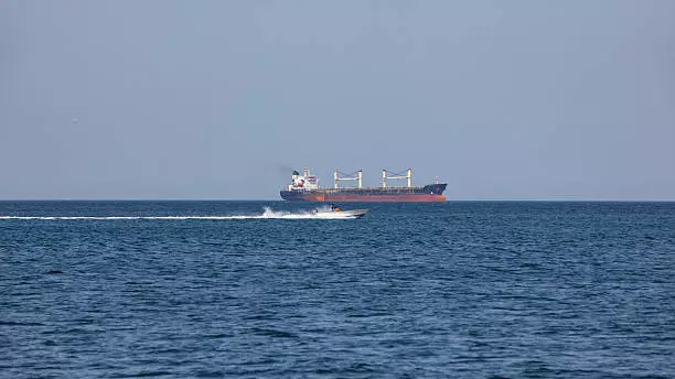 Французская авианосная группа движется к Ормузскому проливу