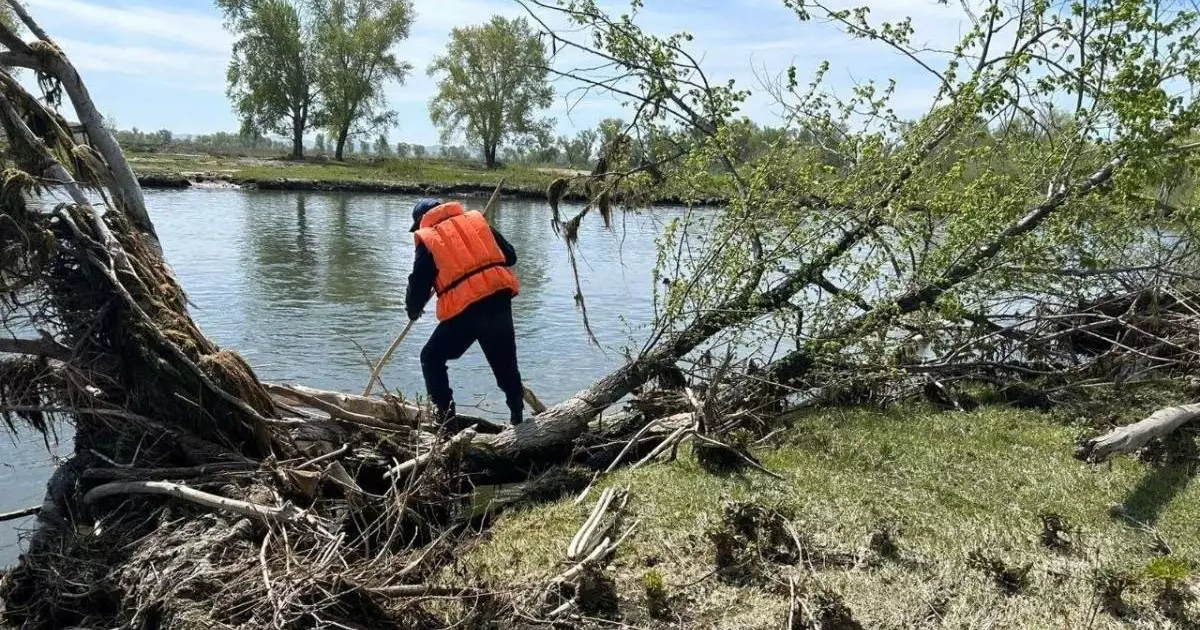  Өскеменде өзенді жүзіп өтпек болған екі жігіт суға батып кетті 