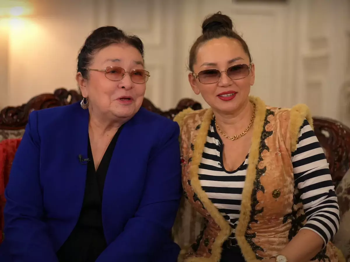 «Сіз — ұлы әйелсіз»: Баян Алагөзова Меруерт Өтекешованы жылатты