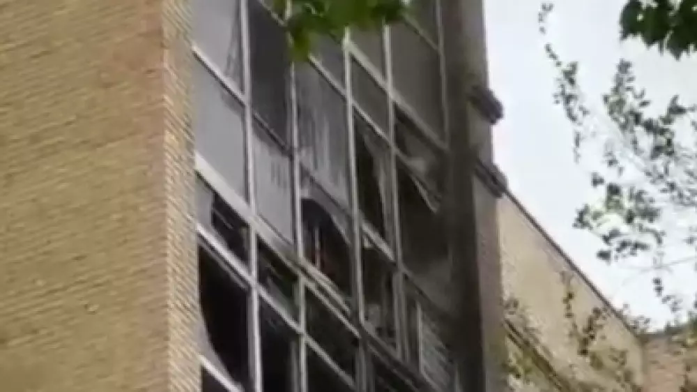 Пожар в жилом комплексе в Астане попал на видео