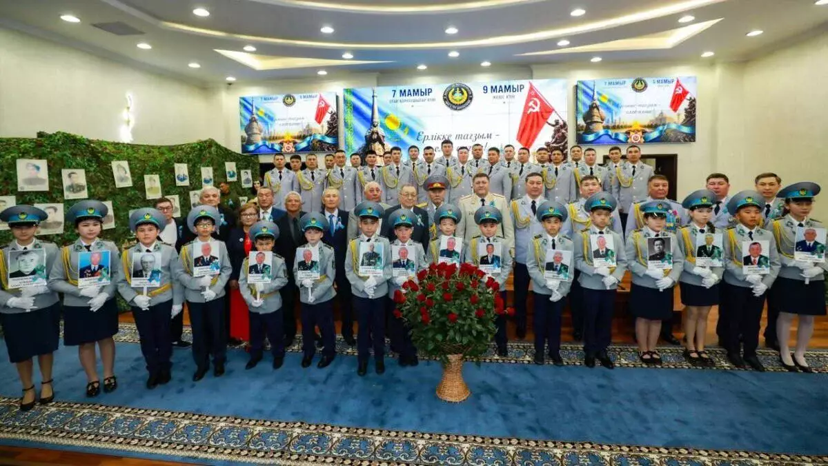 Ел қорғандарына құрмет: Астанада полицейлерге пәтер кілті табысталды