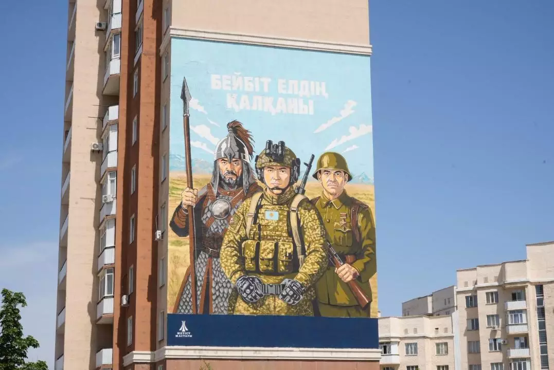 В День защитника Отечества в Жетісу открыли мурал «Бейбіт елдің қалқаны»