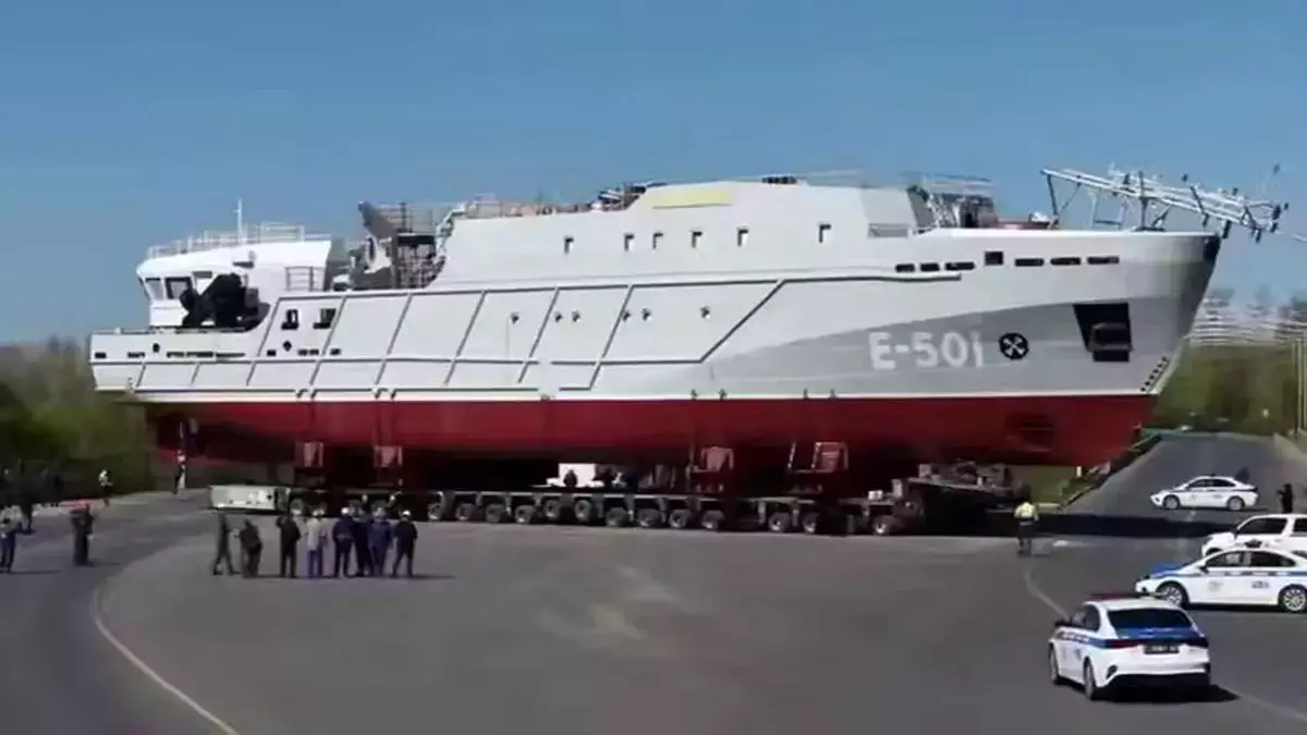 В Казахстане спустили на воду судно снабжения Динмухамед Кунаев для Военно-морских сил.
