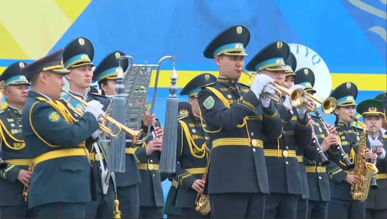 Елордада мерекелік плац-концерт өтті