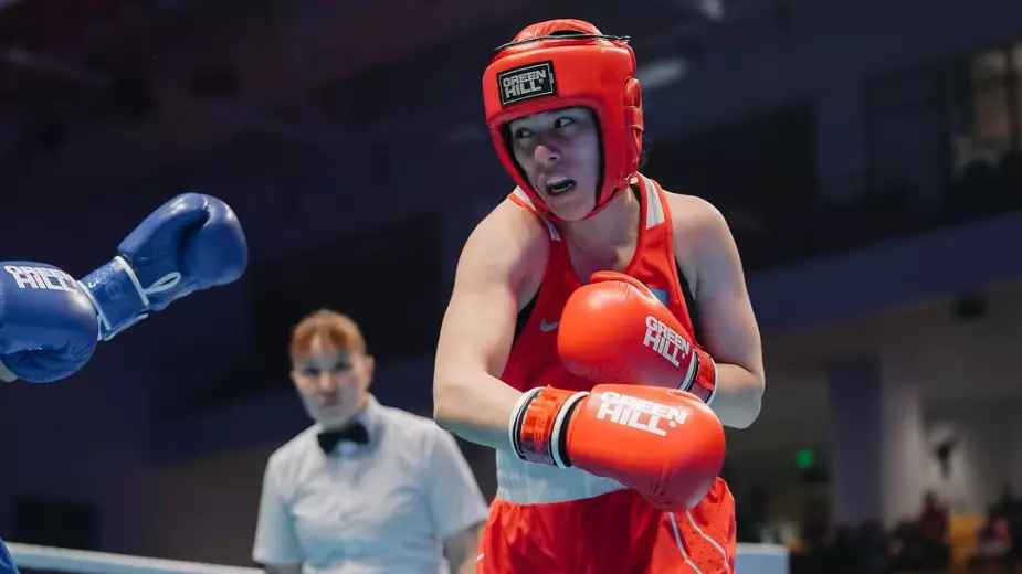 Казахстанка нокаутировала соперницу и вышла в полуфинал ЧА-2026 по боксу
