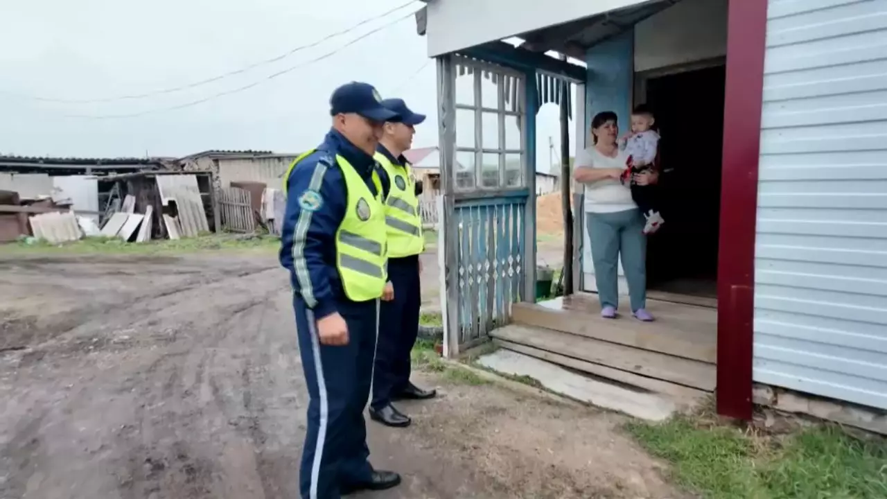 СҚО-дағы отбасы өзін өрттен арашалаған полицейлер туралы естелігімен бөлісті