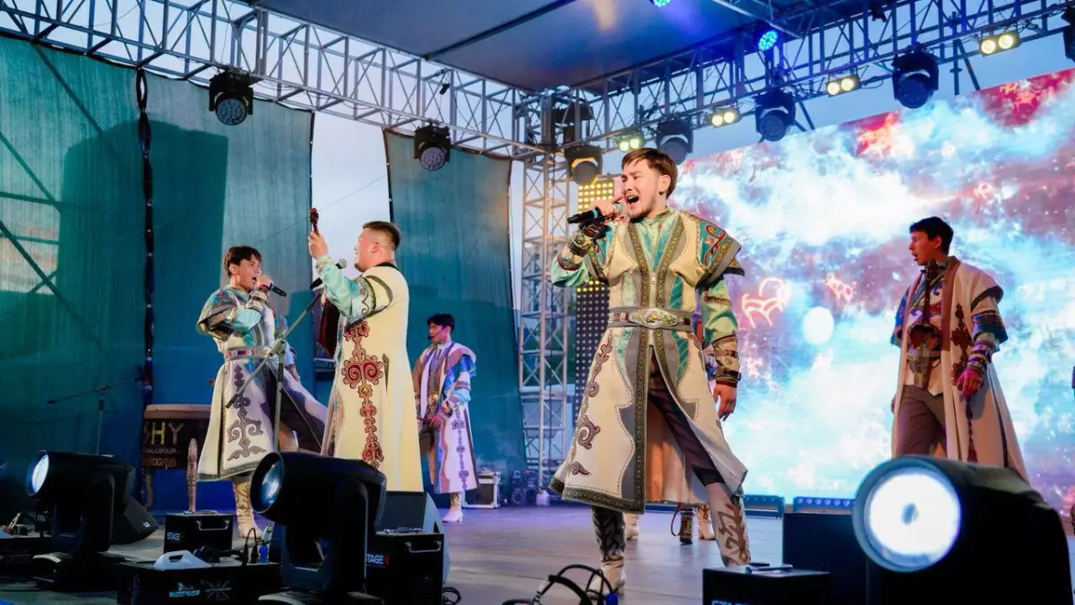 Астанада Отан қорғаушылар күні Open Air концертімен қорытындыланды