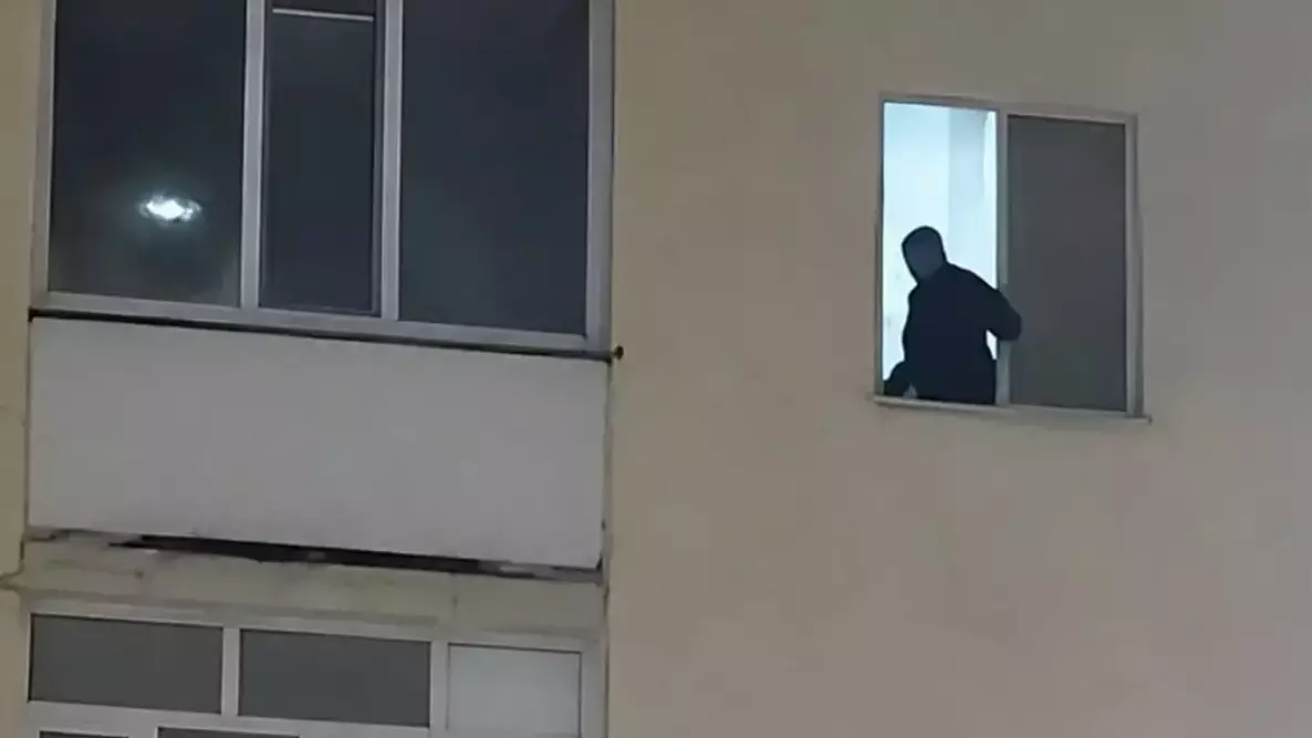 Маңғыстау полициясы"терезеден секірмек болды" деген қызға қатысты түсініктеме берді