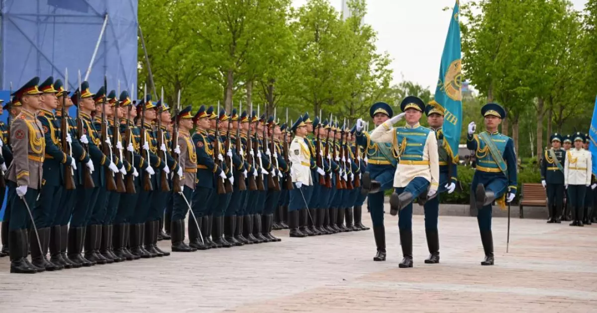   Астанада Отан қорғаушы күніне арналған мерекелік плац-концерт өтті   