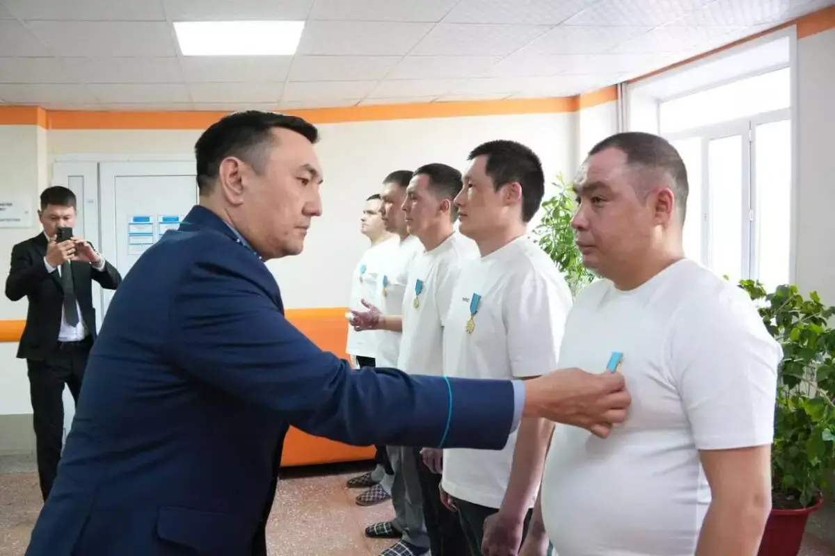 Шахтинскідегі апат: құтқару жұмысында жарақат алған полицейлер марапатталды