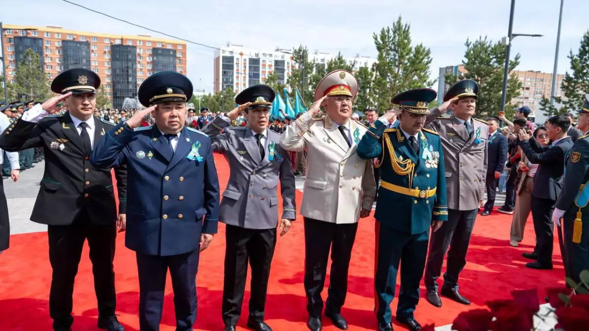 Ерлікке құрмет: Өскеменде Сағадат Нұрмағамбетовтің рухына тағзым жасалды