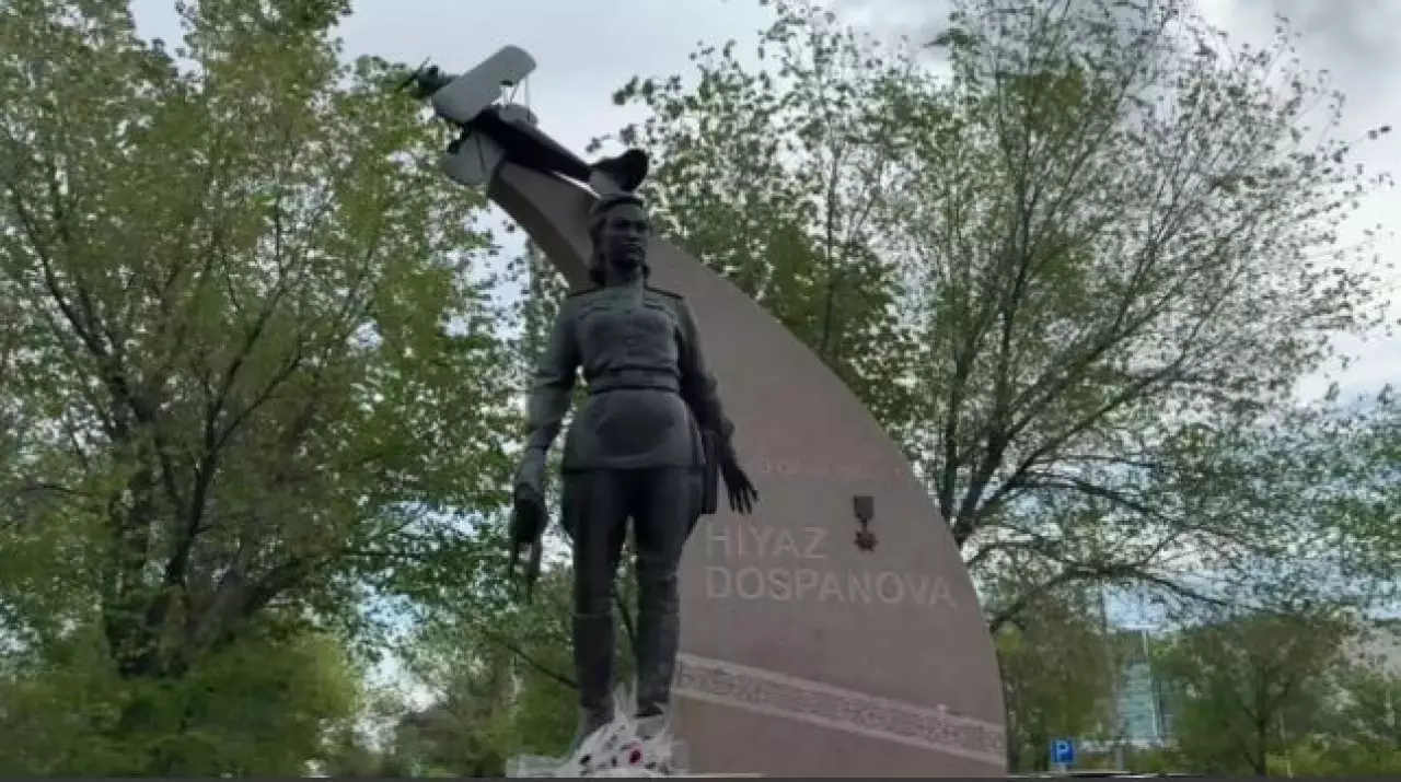 Атырауда Халық қаһарманы Хиуаз Доспанованың рухына құрмет көрсетілді