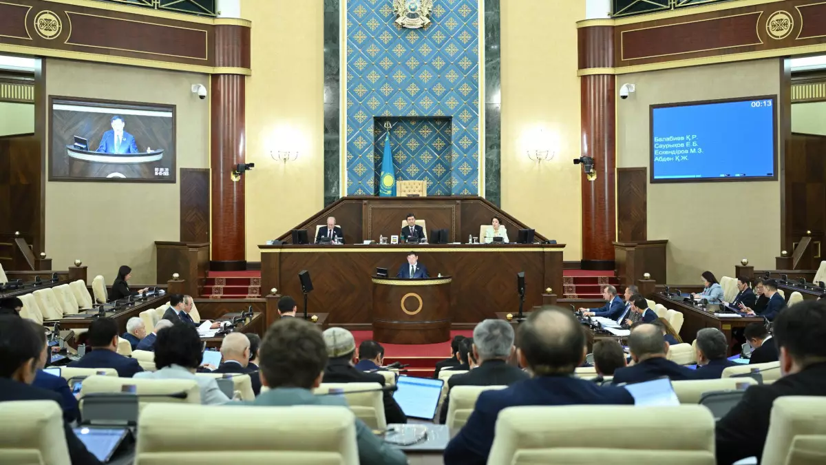 Парламенттің бірлескен отырысы басталды: Үш маңызды заң қаралады