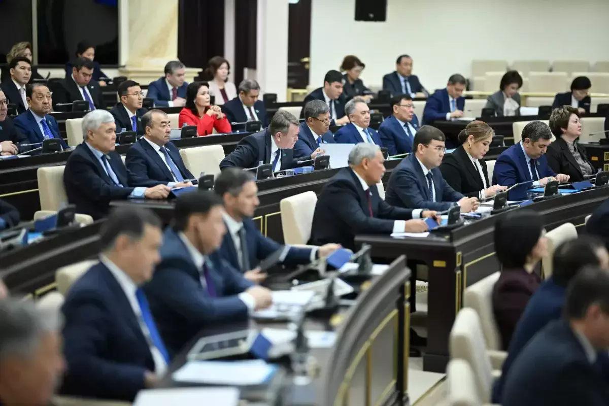 В Казахстане депутатов Курултая хотят избирать на пять лет
