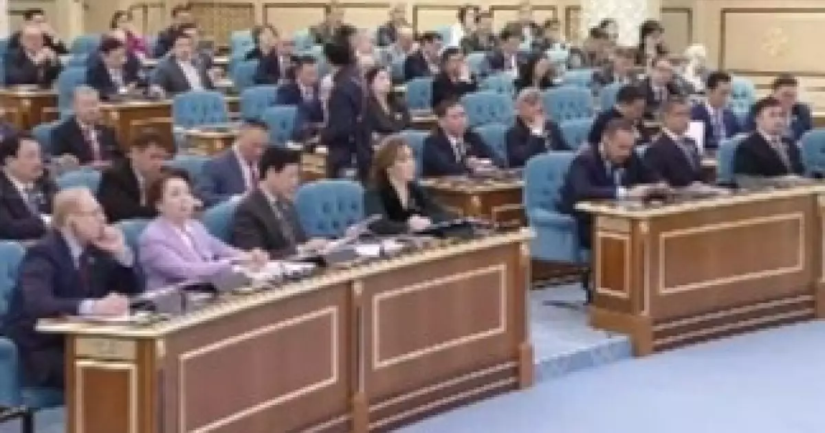  Парламент Президент туралы Конституциялық заң жобасын бірінші оқылымда мақұлдады 