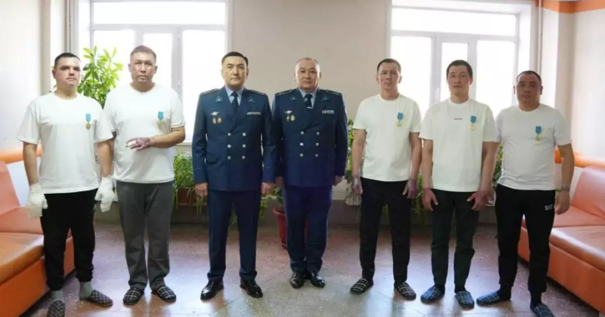   Шахтинскіде тұрғындарды құтқарған бес полицей "Ерлігі үшін" медалімен марапатталды   