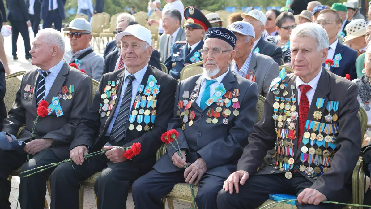 Сколько получают ветераны ко Дню Победы в странах СНГ?