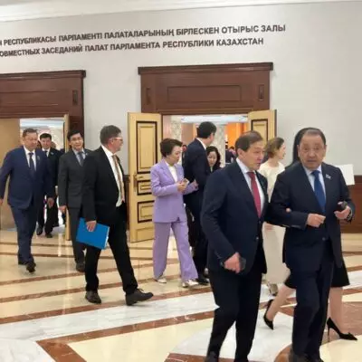 Депутаты Парламента одобрили в первом чтении проекты Конституционных законов о Президенте и Курултае