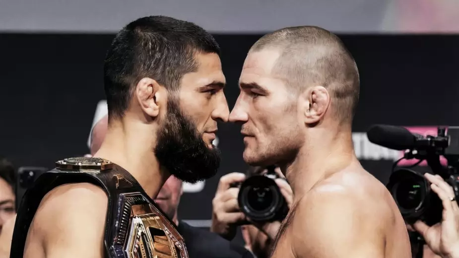 Ситуация перед UFC 328 накалилась до предела. Чимаев пнул Стриклэнда (Видео)