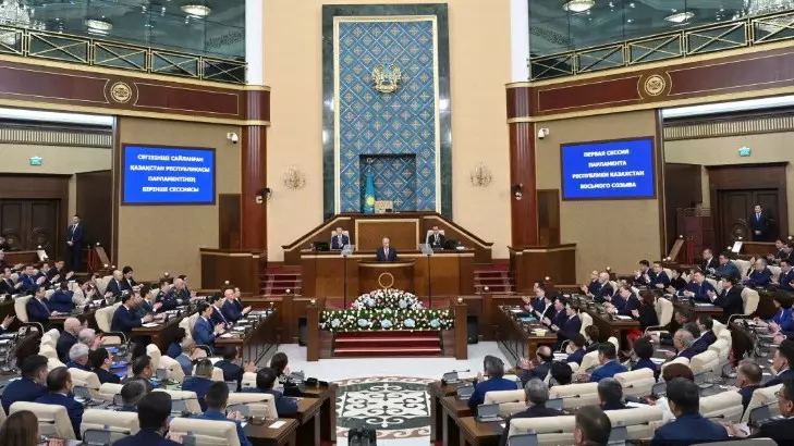 Парламент одобрил масштабную политическую реформу в Казахстане