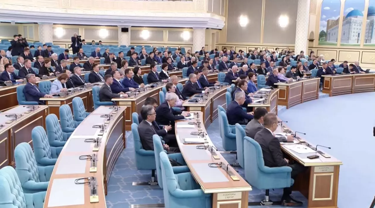 Құрылтай және оның депутаттарының мәртебесі туралы заң қаралды