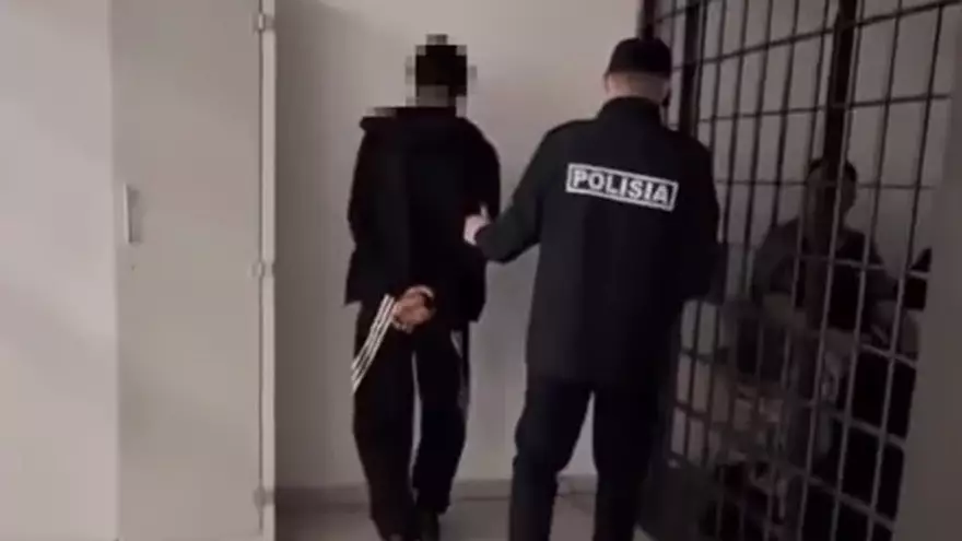 "Бәйтерек" ескерткіші алдында әдепсіз қылық көрсеткен 19 жастағы жігіт ұсталды