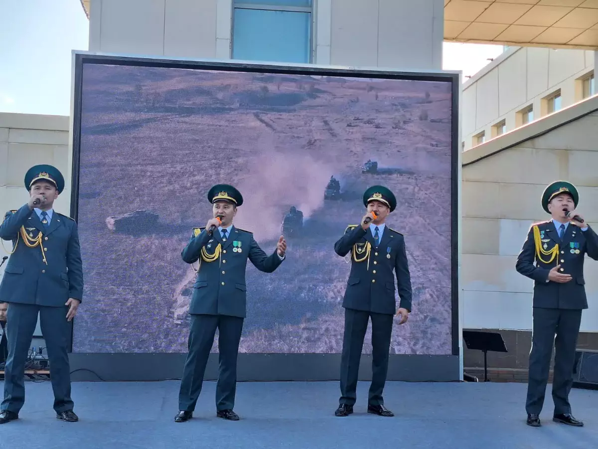 Пограничники провели концерт ко Дню защитника Отечества в Астане