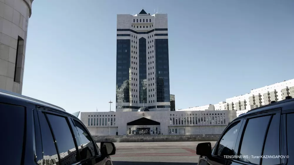 Грядущая отставка правительства, скандальное фото у Байтерека. Новости за 8 мая