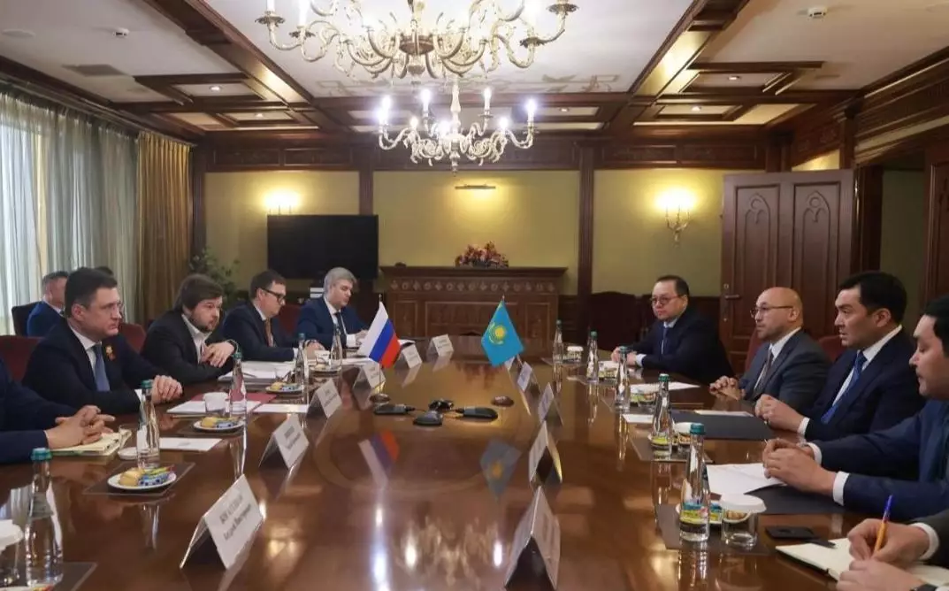 Казахстан и Россия обсудили укрепление сотрудничества в энергетике.