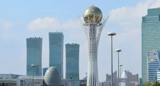 В Казахстане в десятки раз подняли утильсбор на машины из России и Белоруссии.