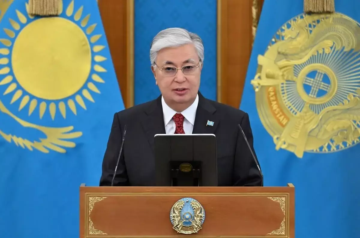 Мемлекет басшысы қазақстандықтарды Жеңіс күнімен құттықтады