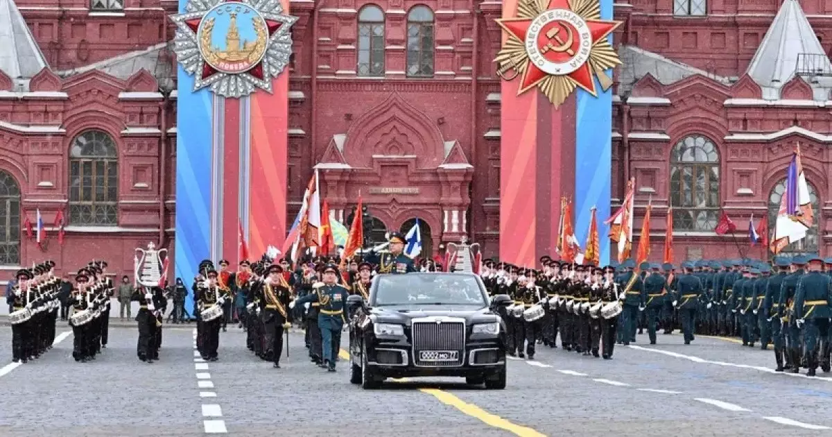  Зеленский Мәскеудегі 9 мамыр парадын өткізуге «рұқсат берді» 