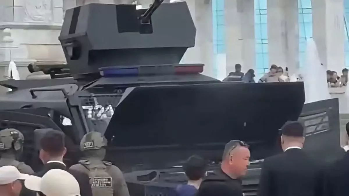 Ребенок нажал на кнопку и устроил переполох в центре Астаны