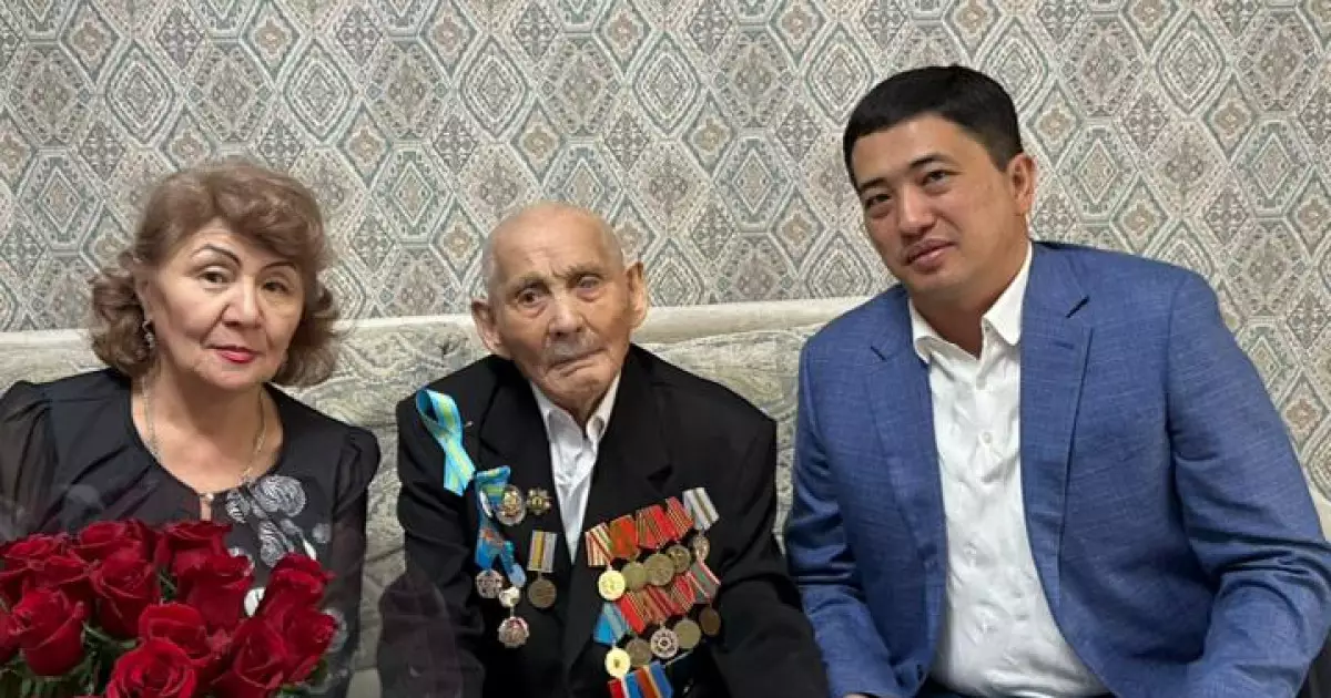   «AMANAT» партиясының Хатшысы Ержан Жылқыбаев Ұлы Отан соғысының ардагері Рзағұл Байкешевті құттықтады   