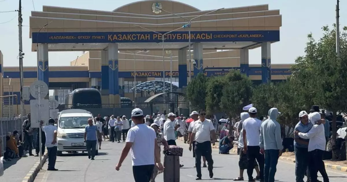  Қазақстан мен Өзбекстан шекарасында адам кептелісі туындады 