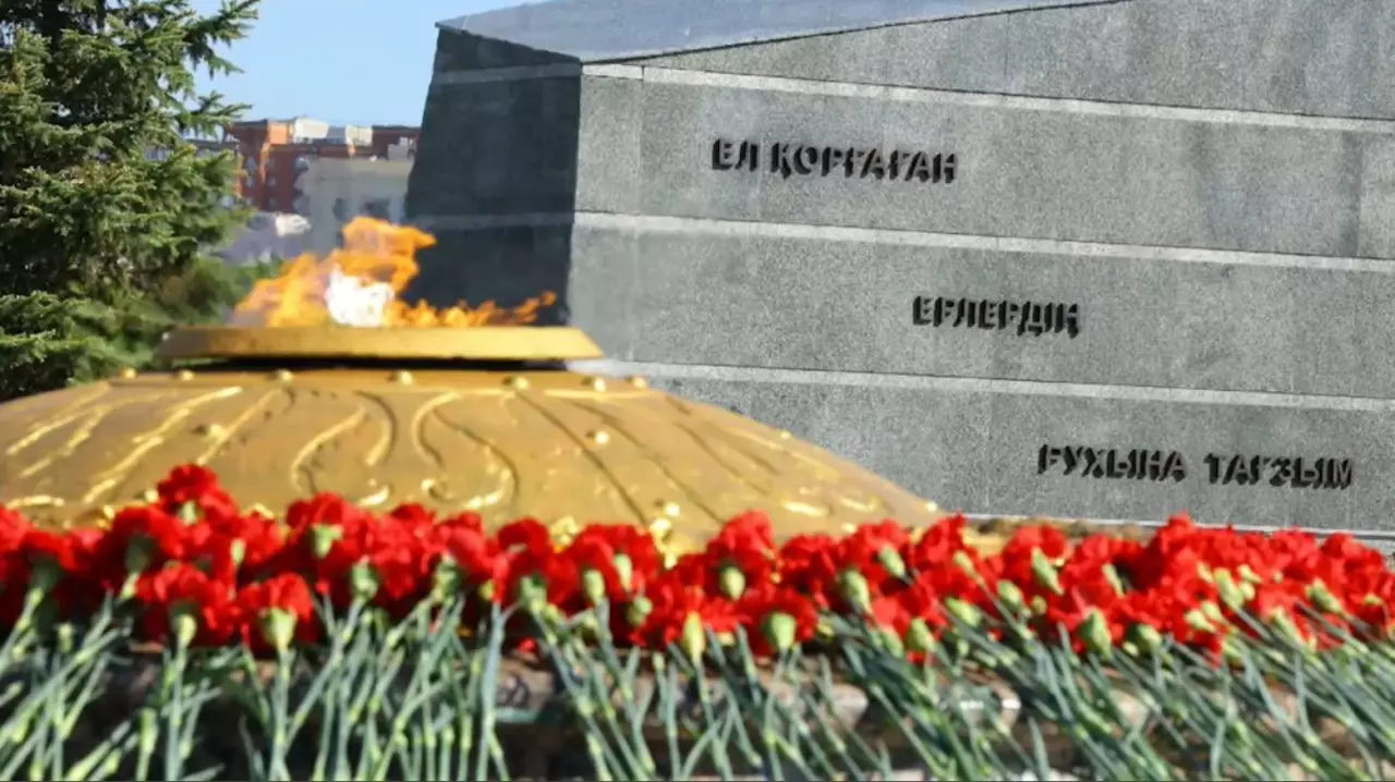Үкімет басшысы мен Парламенттің қос палата төрағалары «Отан Ана» монументіне гүл шоқтарын қойды