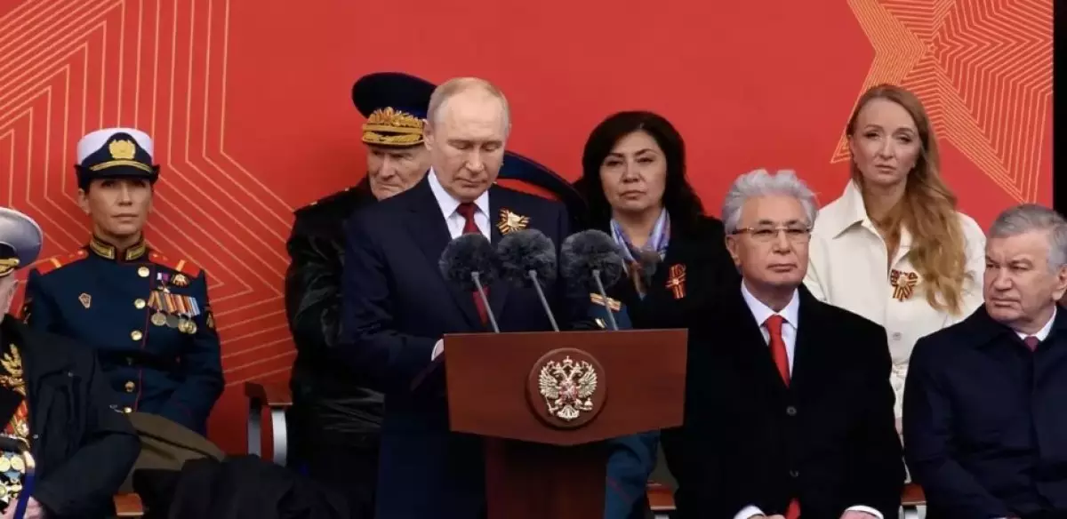 Төрде – Тоқаев: Мәскеудегі Жеңіс парады қалай өтіп жатыр