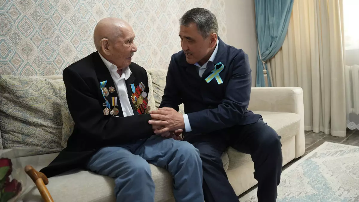 Су ресурстары және ирригация министрі 102 жастағы соғыс ардагерін құттықтады