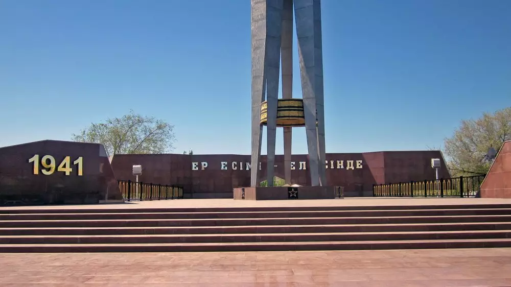 Мәңгілік алау басындағы тағзым: Қызылордада Жеңіс күні қалай өтті