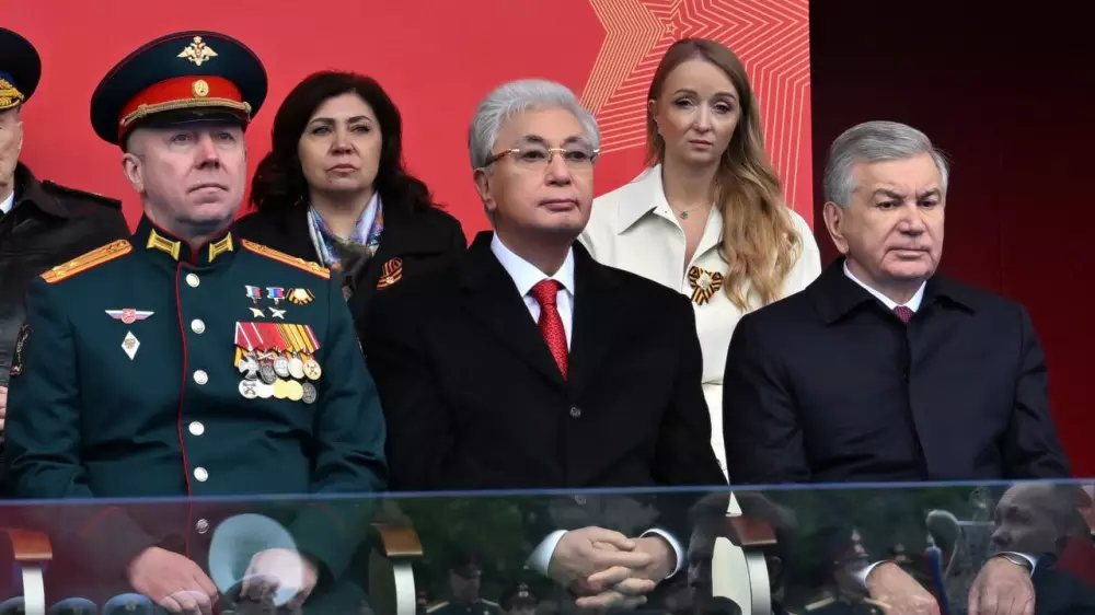 Токаев посетил военный парад в Москве