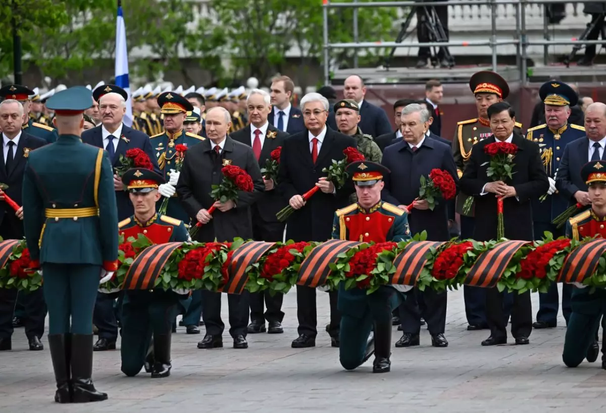 Мәскеудегі парадта түсірілген бірегей кадрлар көрсетілді