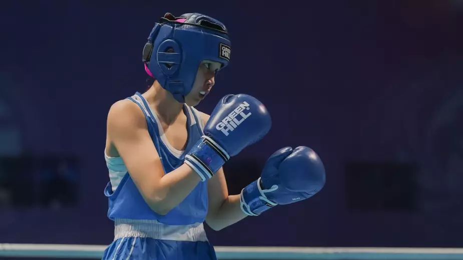 Казахстанка нокаутировала соперницу и вышла в финал ЧА-2026 по боксу (ВИДЕО)