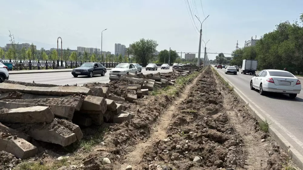 Трамвайные рельсы в Алматы демонтируют – в акимате назвали причину